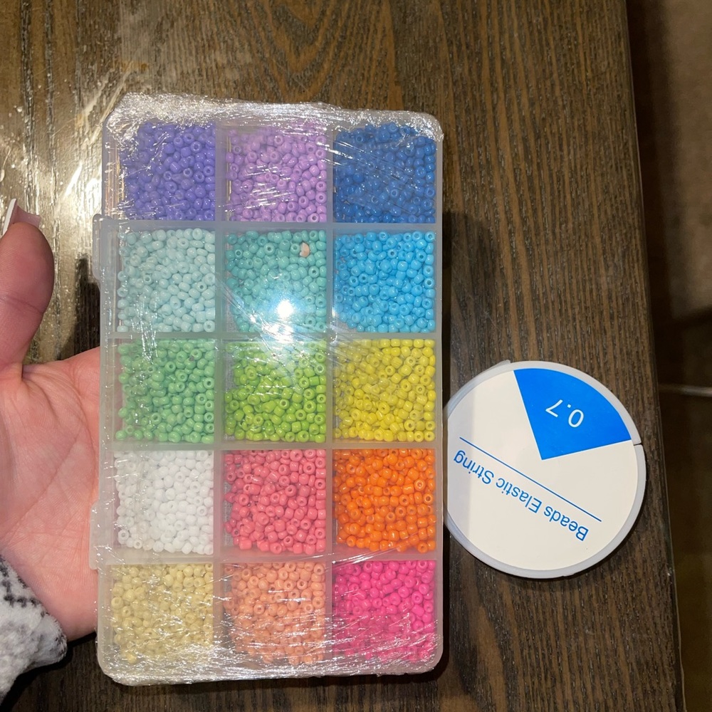 Box of beads for jewelry making - Picture 2 of 3
